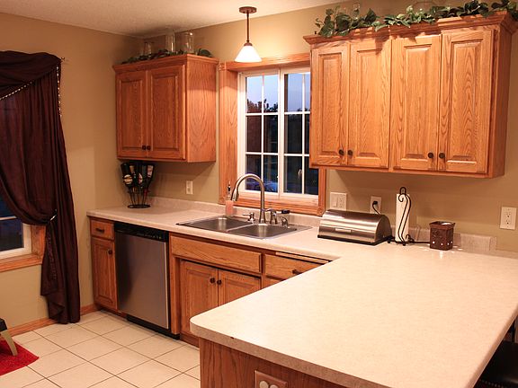 5th image of 1024 Brook Ct