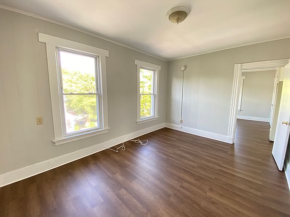 4th image of 11 Lawrence St #6