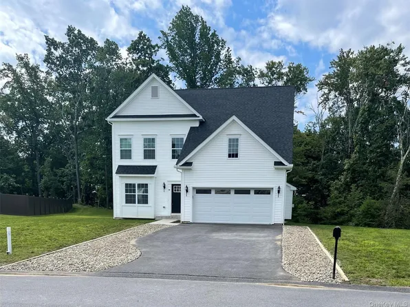 18 Page Court, Poughkeepsie, NY 12603