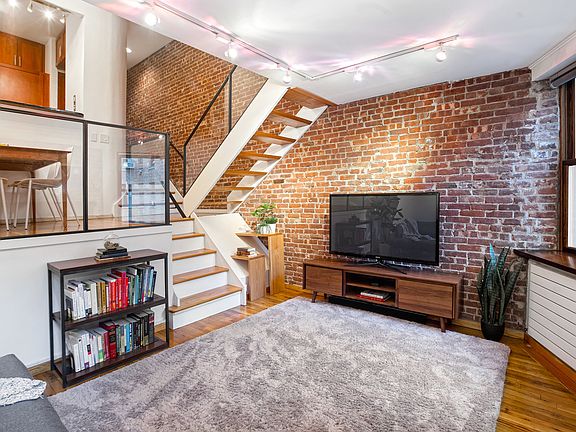 2nd image of 255 W 92nd St APT 3B