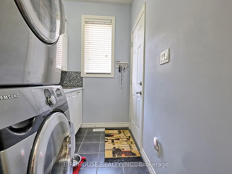 21 Ellis Cres — Photo 18