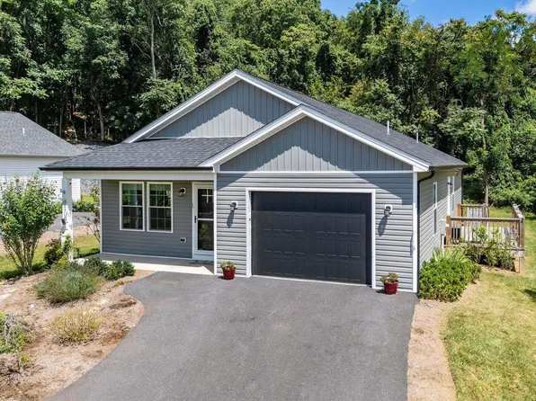 907 Powhatan St, Staunton, VA 24401