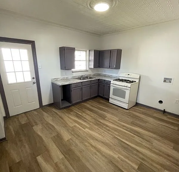 405 Millbridge St — Photo 5
