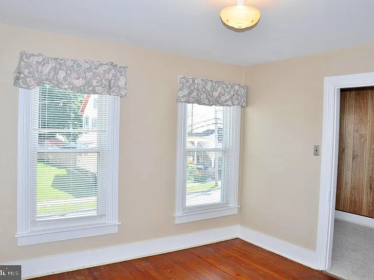 33 W Forrest Ave — Photo 19