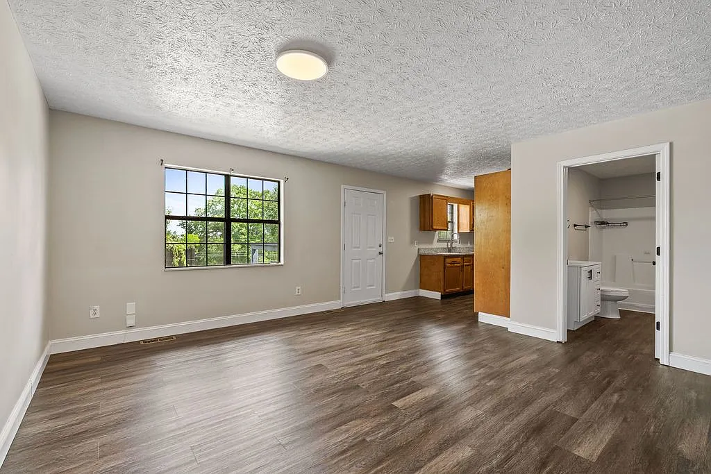 2 bed, 1.0 bath, 850 sqft, $1,450 — Photo 2