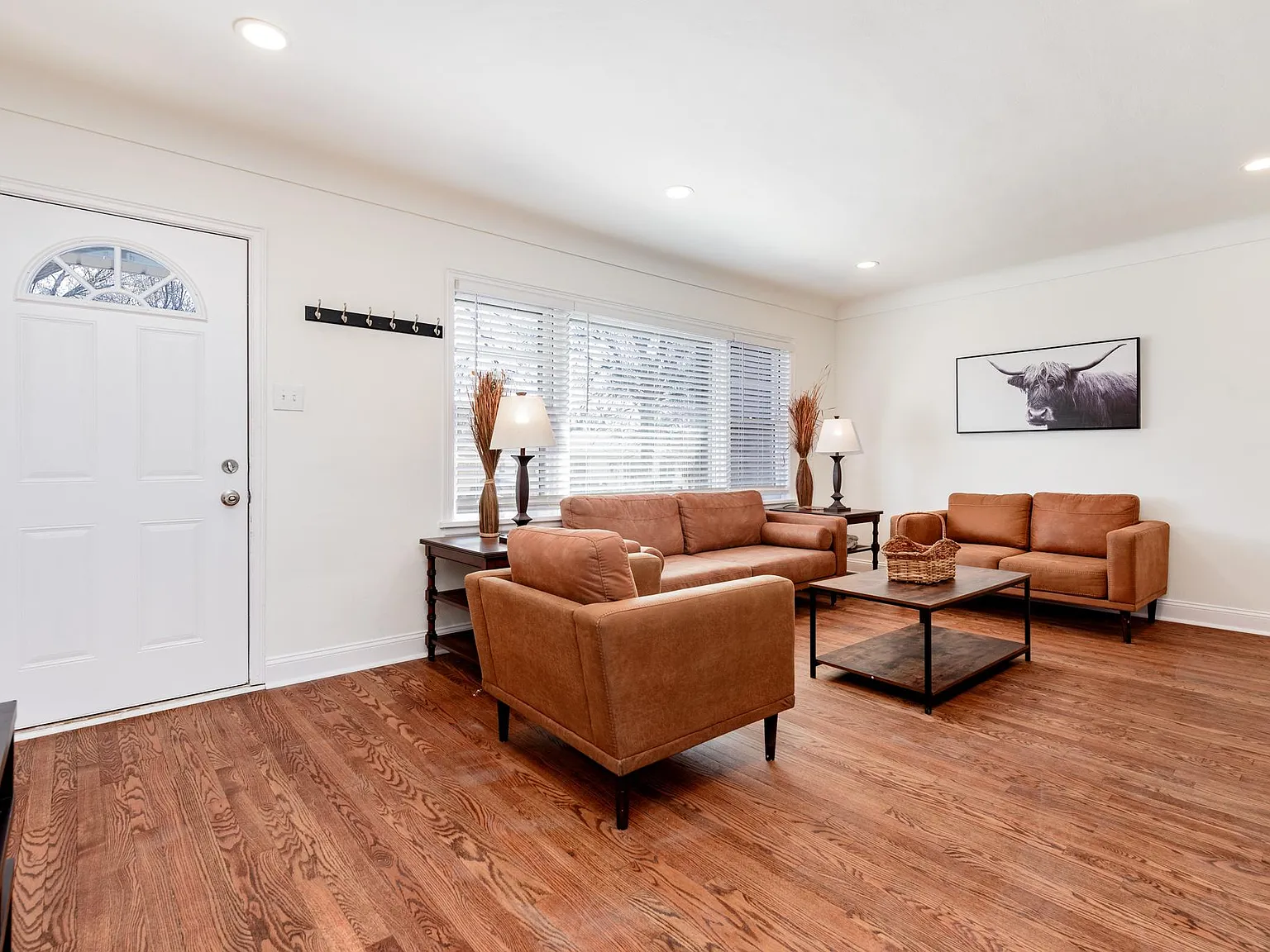 4 bed, 2700 sqft, $4,500 — Photo 4