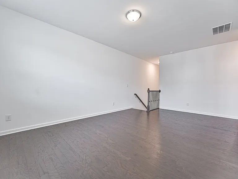 3928 Hester St — Photo 20