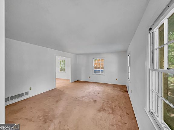 4th image of 165 Spruce Valley Rd