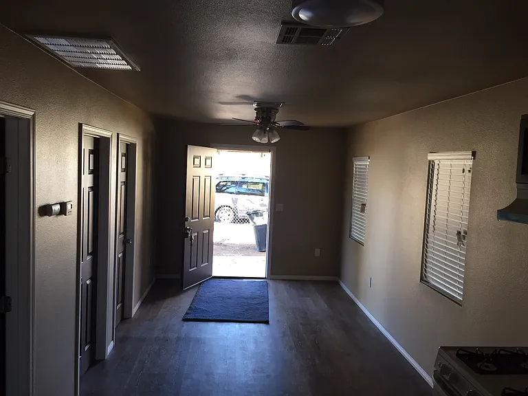533 W Olive Ave — Photo 4