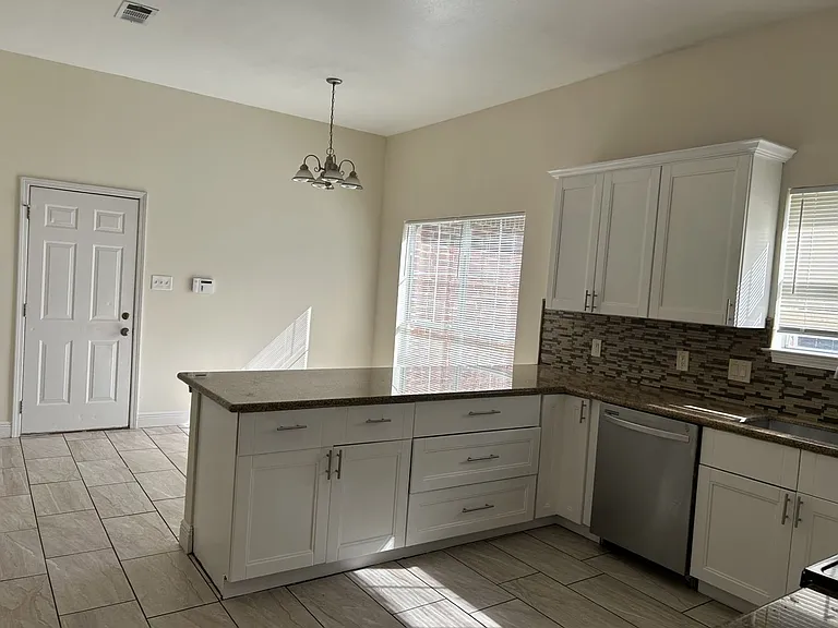 23983 Terrace Ave — Photo 5