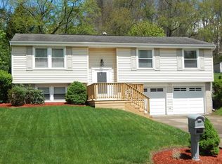 733 Pine Valley Dr, Pittsburgh, PA 15239