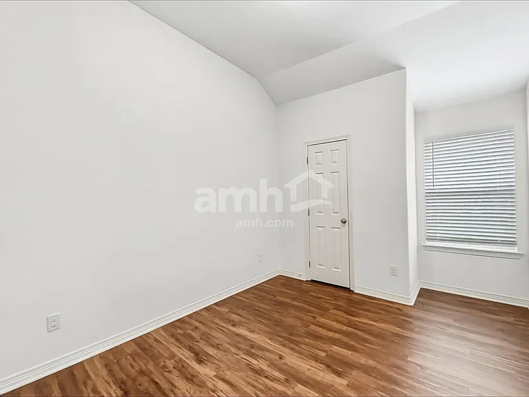 2204 Perkins Crossing Dr — Photo 12