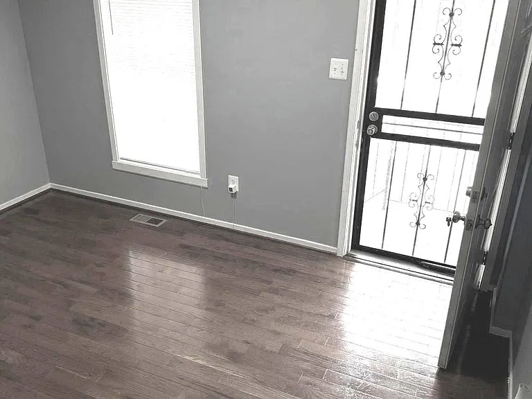 1754 Abbotston St — Photo 8