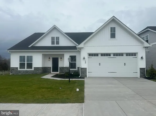 75 W Aster Way, Gettysburg, PA 17325