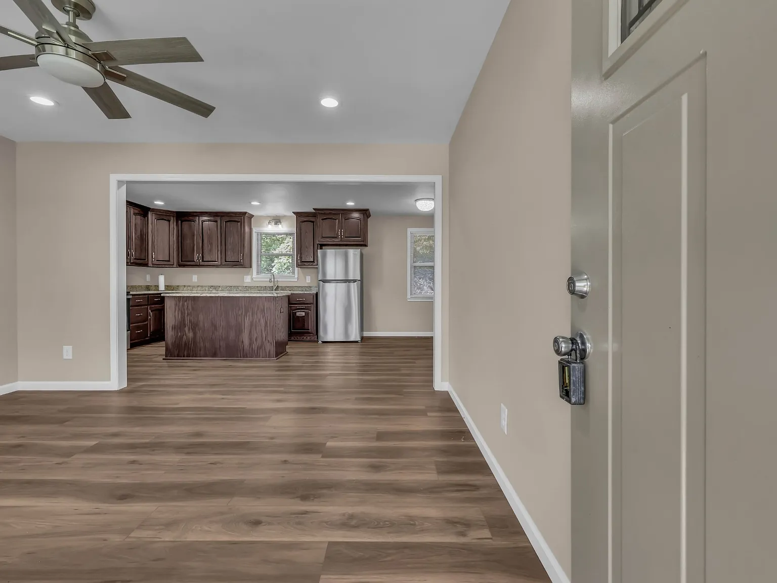 3 bed, 1.0 bath, 1100 sqft, $1,425 — Photo 4