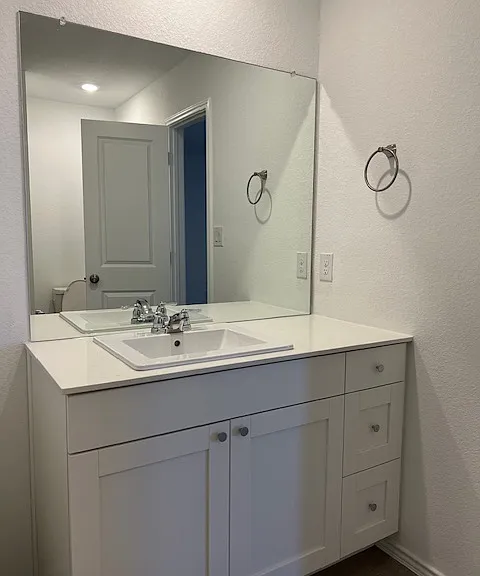 531 Paris St — Photo 13