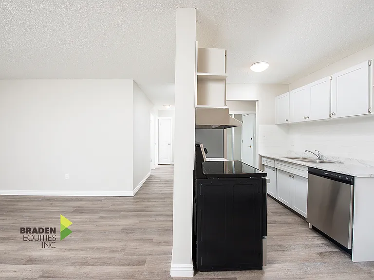 1602 Sherwood Dr — Photo 7