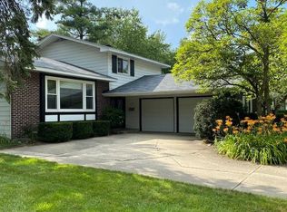 2215 Adams St, Rolling Meadows, IL 60008