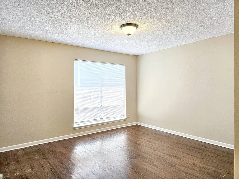 16635 Neumann Dr — Photo 11