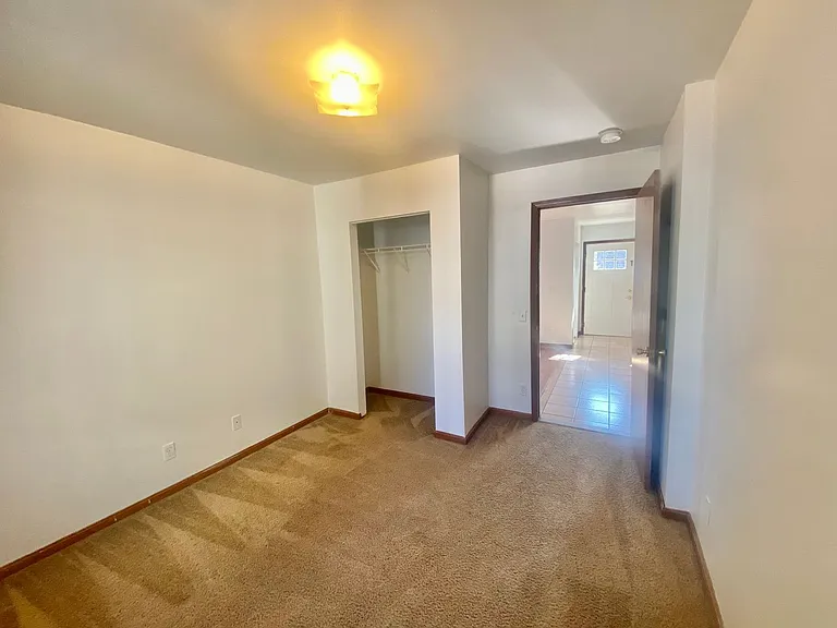 512 W Cross St — Photo 6