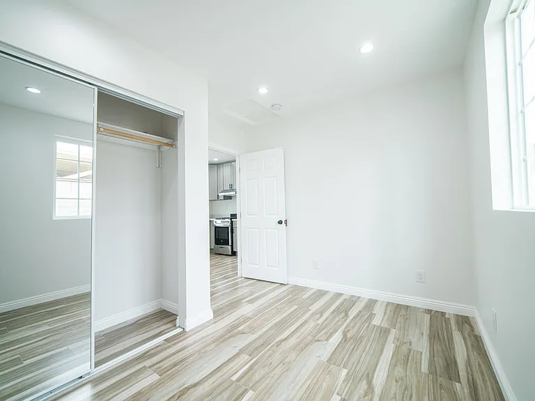 9580 Lev Ave — Photo 10