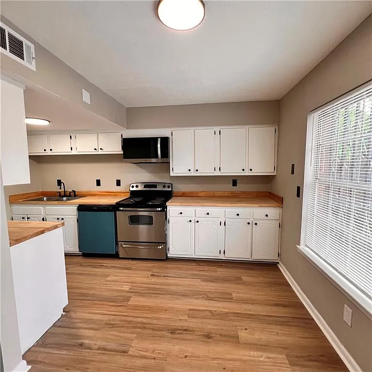 3 bed, 2.0 bath, 1440 sqft, $1,650 — Photo 4