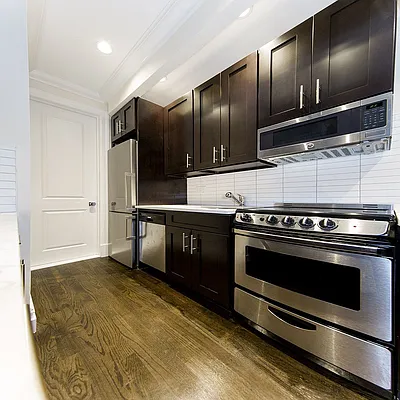 Rented by Icon Realty Management | media 29