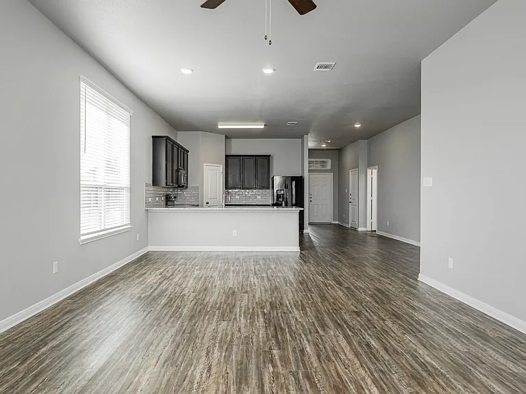 521 Fallbrook Dr — Photo 16
