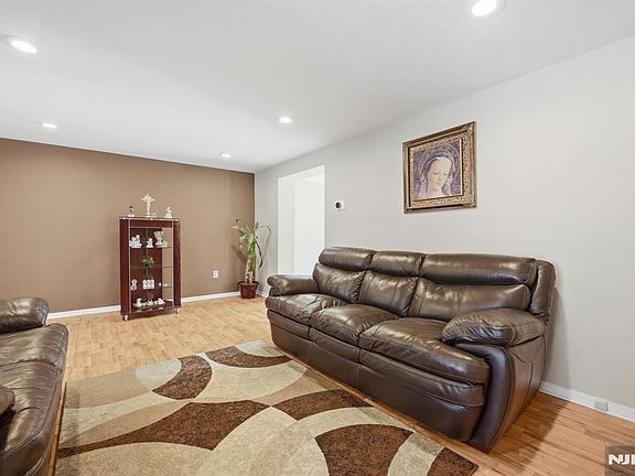 4th image of 41 Woodland Rd