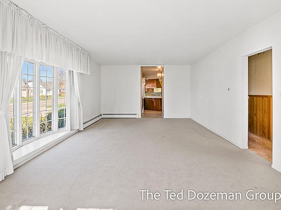 3rd image of 142 W 32nd St