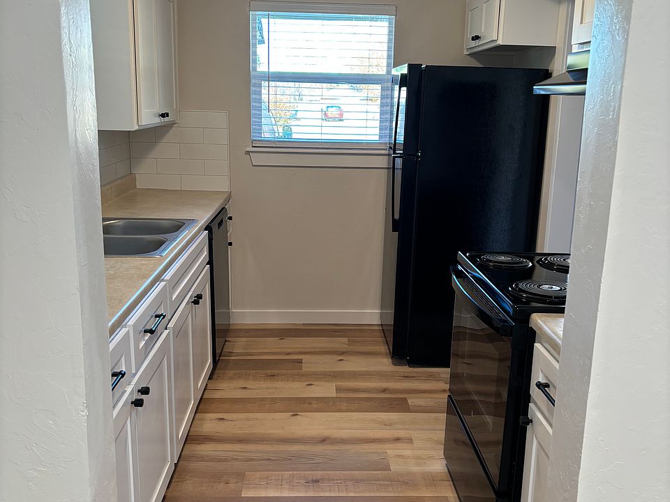 1st image of 2222 Donna Dr #2222