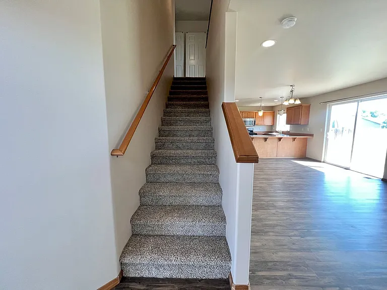 210 W Hailey Ct — Photo 9