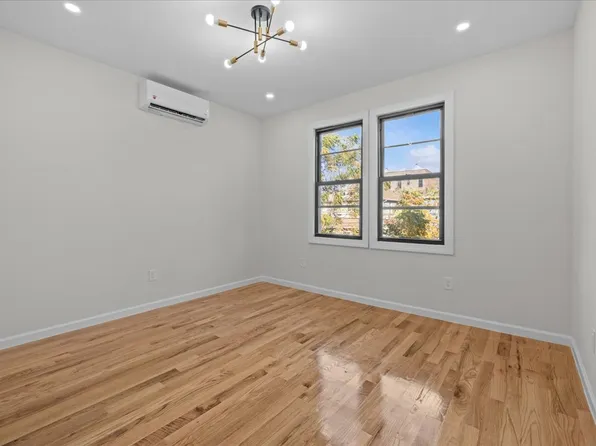 342 East 55th Street image 9 of 14