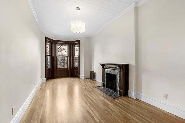 Sold by Vandenberg | media 12