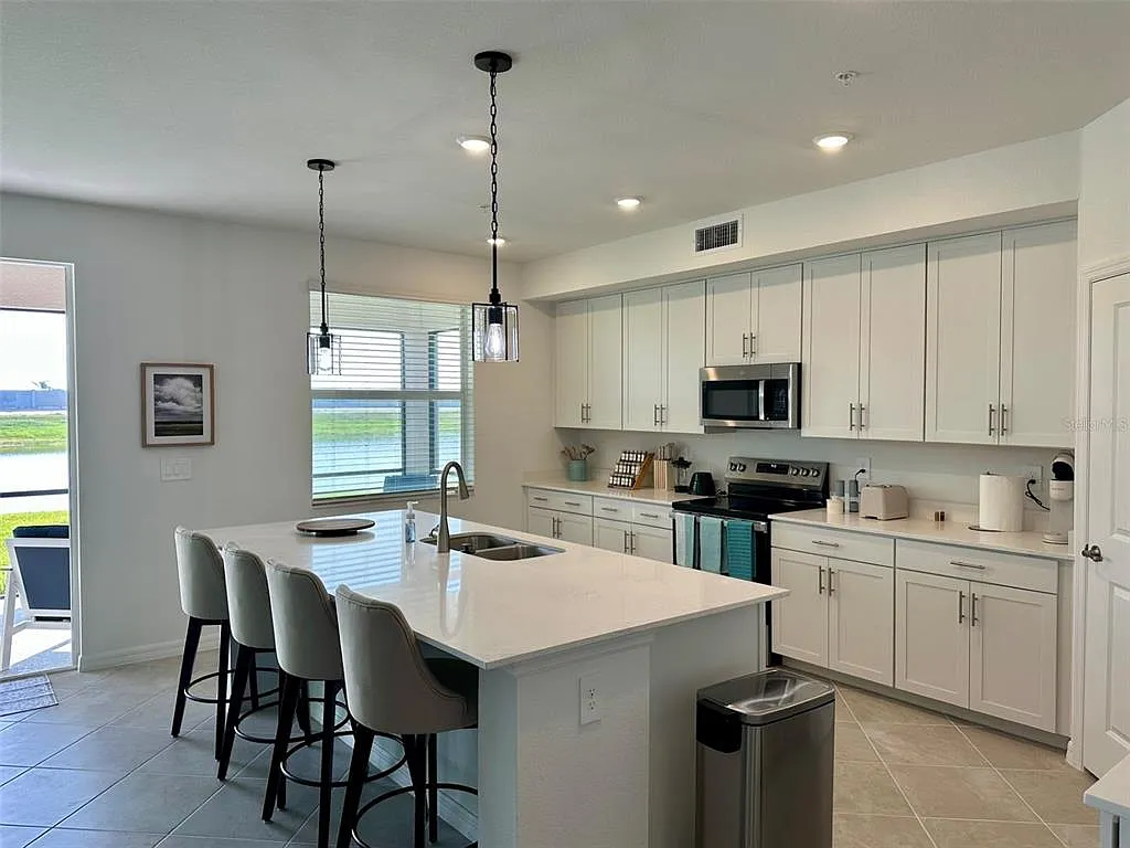3 bed, 2.0 bath, 1780 sqft, $7,000 — Photo 2