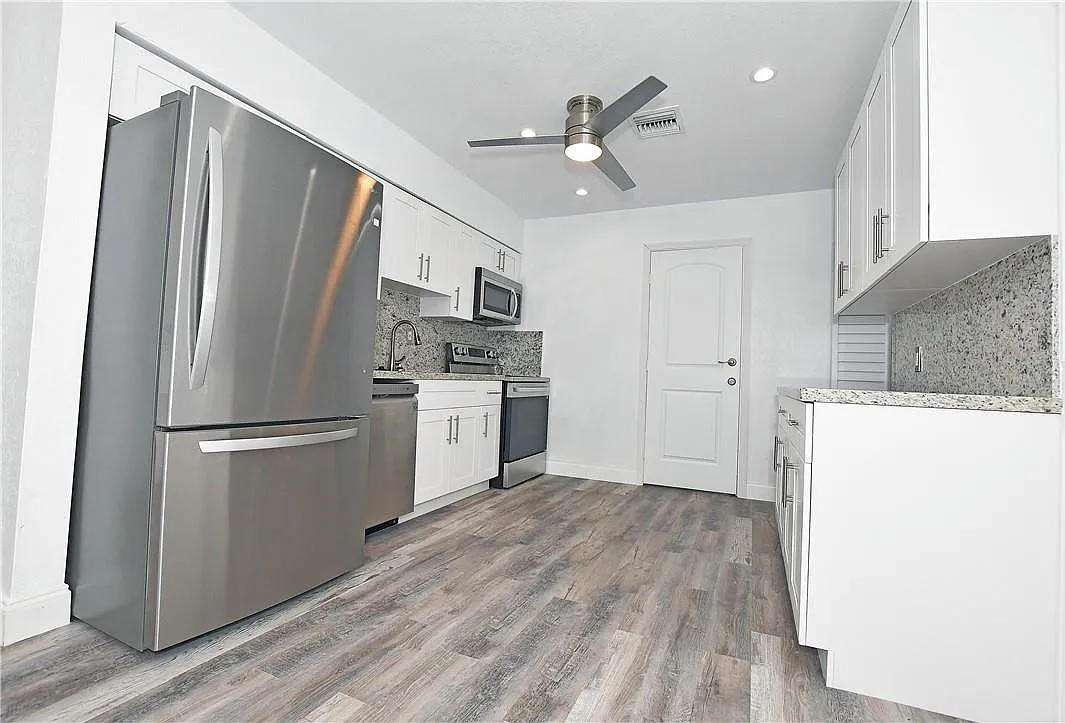 2 bed, 1.0 bath, 800 sqft, $2,600 — Photo 3