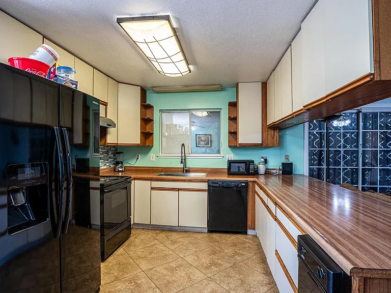 802 W Center St — Photo 3