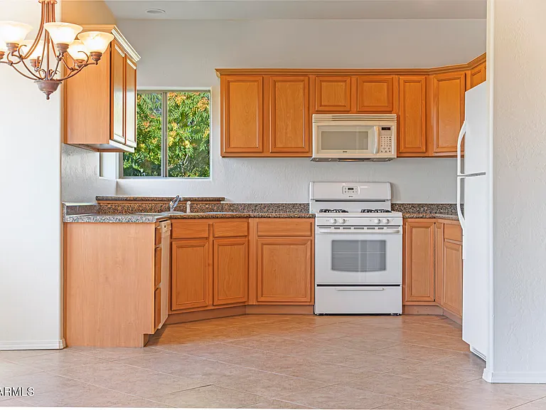 4410 E Diablo Dr — Photo 7