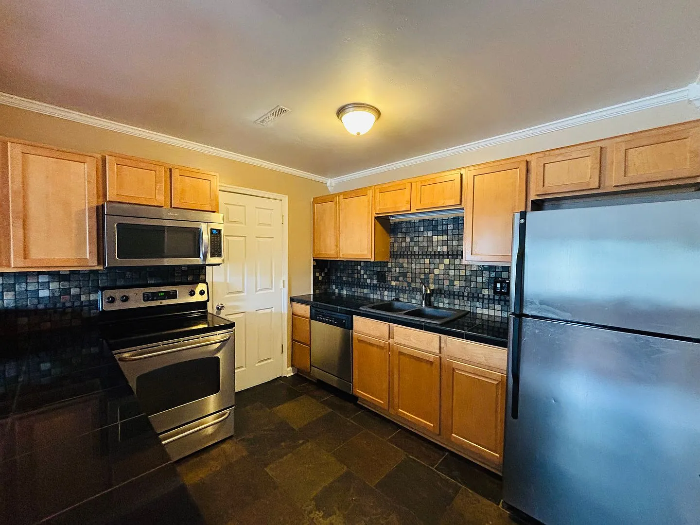 2 Bedroom 1 Bath Condo — Photo 4