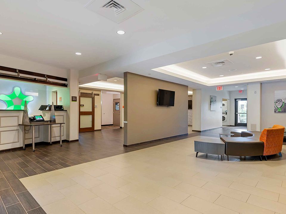 Lobby and Guest Check-in