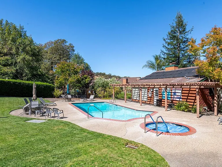 968 Arlene Way — Photo 32