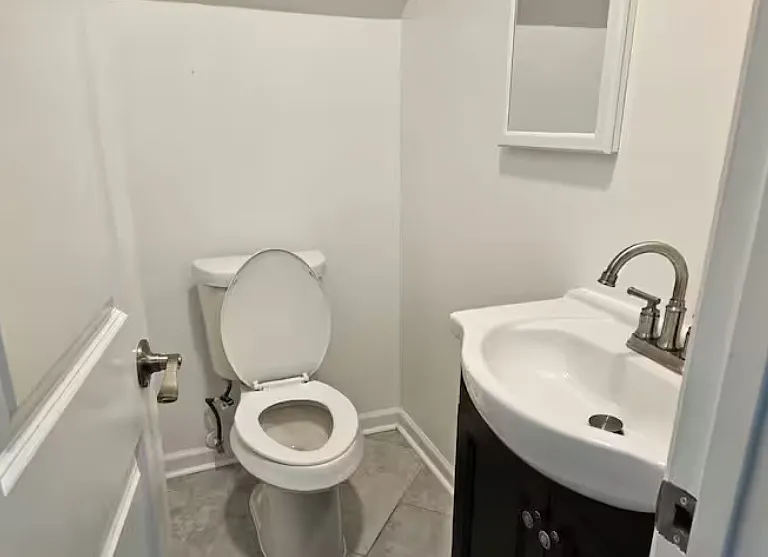 1801 Robin Hood Ln — Photo 12