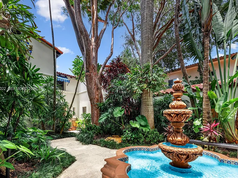 56 S Hibiscus Dr — Photo 39