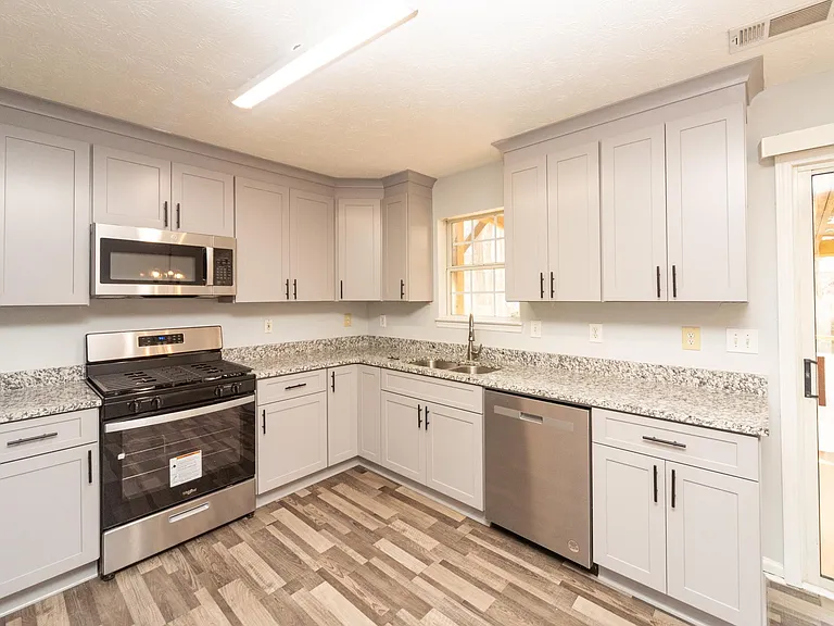 811 Sugar Oak Ln — Photo 8
