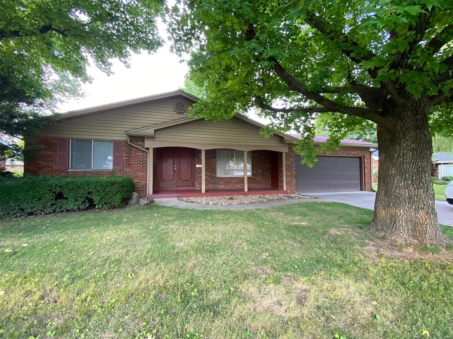 2331 Emert Ave photo 1