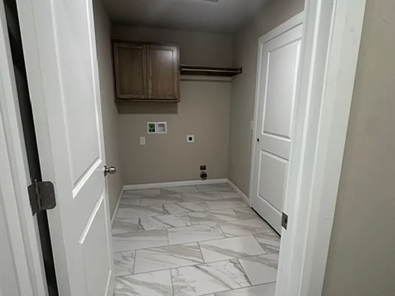 4008 S East 81st St — Photo 3