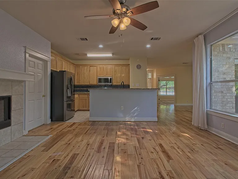 610 Palo Alto Ln — Photo 11