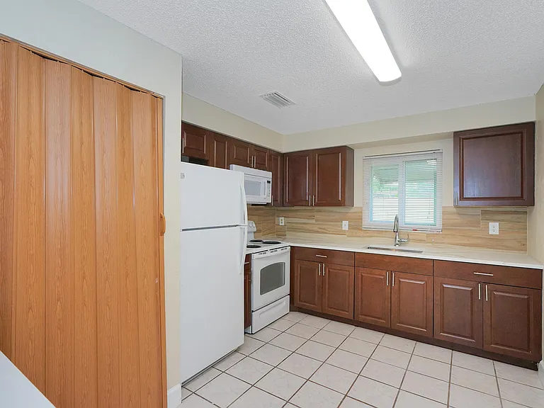 2716 SW 46th St #2 — Photo 8