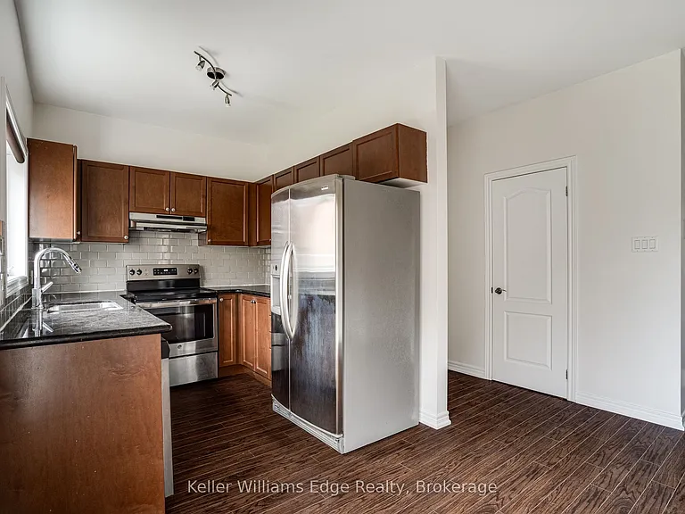 93 Glendarling Cres — Photo 17