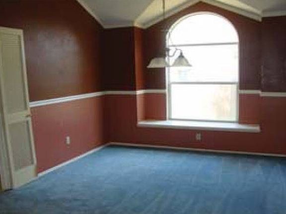 4th image of 433 Derby Ln